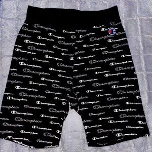 girls champion all over script bike shorts😍